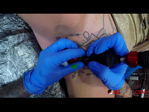 ❤️ Extremamente tatuada, a brasa Sully Savage fez uma tatuagem em seu clítoris ☑ Pornuts em pt-br.pornhills-com.ru ﹏